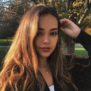 Meet your Posher, Nadia